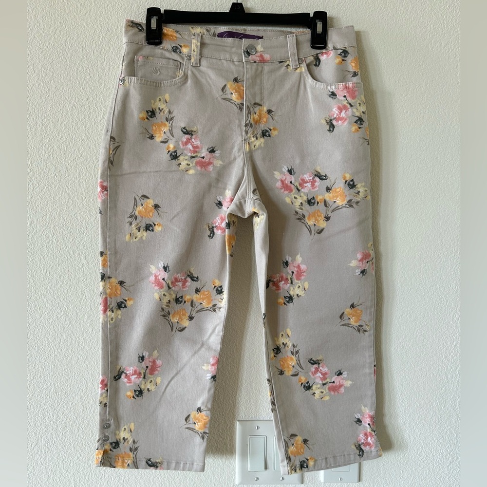 NWOT - Capris Jeans - 8P